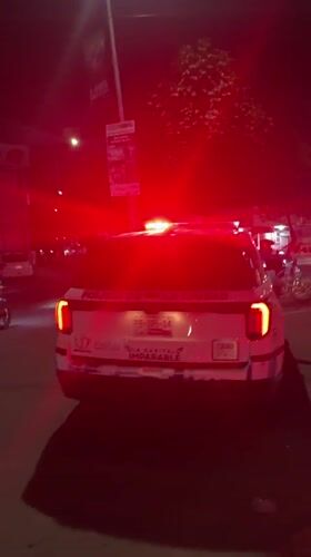 Damaged vehicles towed in Puebla amid police presence, rollerbladers