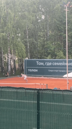 Morning scenes documented across parks and courts in Izhevsk