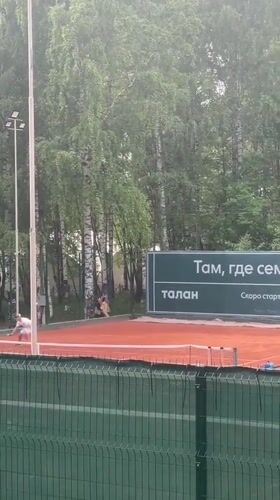 Morning scenes documented across parks and courts in Izhevsk