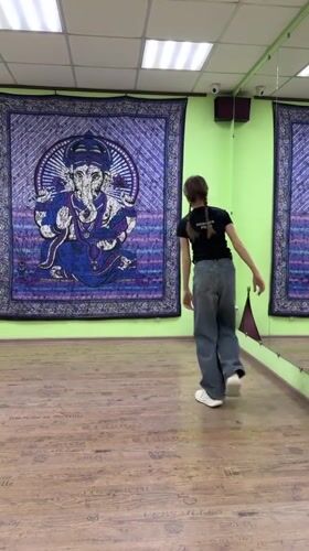 Dance class with spiritual decor held in Abakan studio