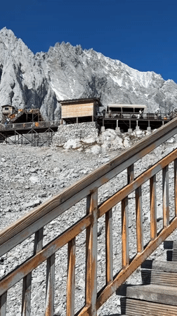 Tourists tackle Jade Dragon Snow Mountain's high-altitude boardwalk at 4680m