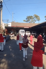 Synchronized outdoor exercise session in Trawas, red and white formation