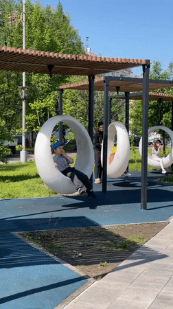 Spring morning walk documented across Zheleznogorsk playgrounds and streets