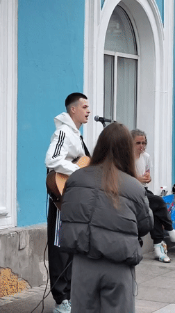 Street performers and crowds animate Saint Petersburg's historic squares