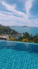 Swimming and relaxing at Ko Samui infinity pool resort