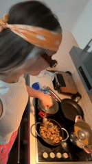 Woman cooks mushrooms, takes selfies in Esenyurt home