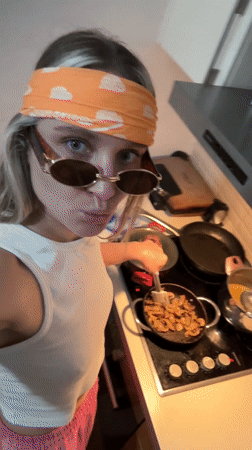 Woman cooks mushrooms, takes selfies in Esenyurt home