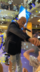 Musical performance draws crowds at Pleven shopping mall