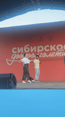 Afternoon leisure activities captured across Krasnoyarsk public spaces