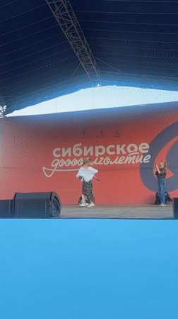Afternoon leisure activities captured across Krasnoyarsk public spaces