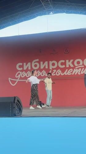 Afternoon leisure activities captured across Krasnoyarsk public spaces
