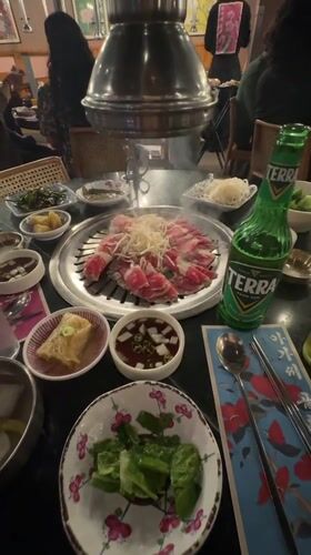 Late-night Korean barbecue dining observed in Los Angeles
