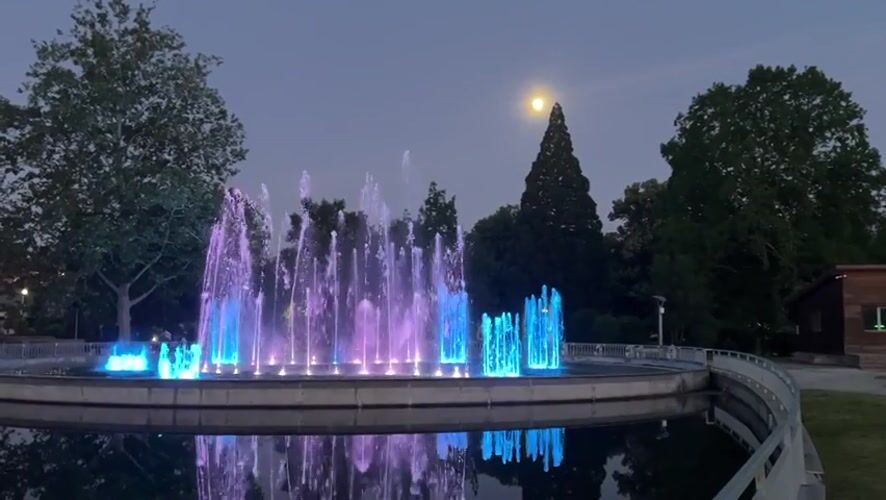 Colorful fountain light show captivates Panagyurishte at dusk