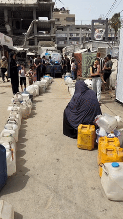Gaza civilians collect water, shelter in tent camps
