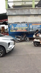 Mixed traffic and street vendors on a busy Cilaku road