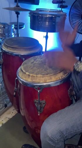 Late-night drum session recorded in Tinaquillo residential room