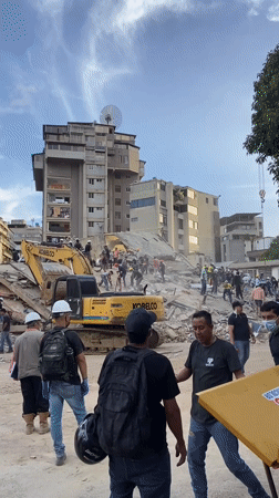 Building collapse response underway in Caracas