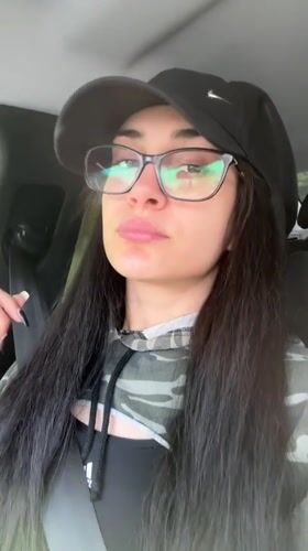 Woman in Nike cap spotted in car in Dryanovo