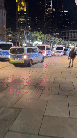 Police presence and dining scenes observed in Frankfurt evening