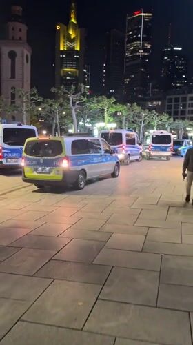 Police presence and dining scenes observed in Frankfurt evening