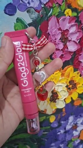 Person holds beauty product in Blahbatuh residential area