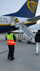 Passengers board Ryanair flight with ground crew assistance