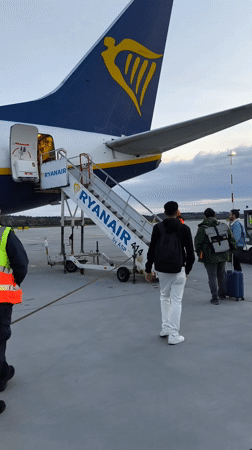 Passengers board Ryanair flight with ground crew assistance