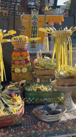 Women prepare traditional Balinese offerings in North Kuta ceremony