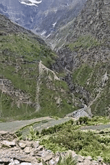 Road and peaks: a mountain morning in Himachal Pradesh