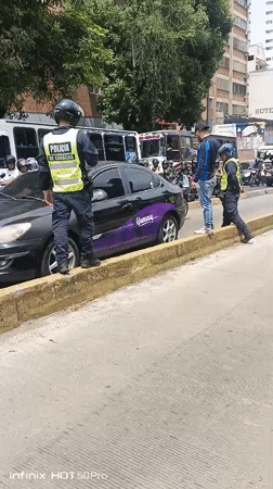 Police presence observed at busy Caracas street market