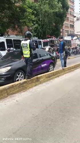 Police presence observed at busy Caracas street market