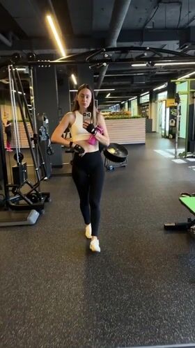 Gym session in Sochi: locker room prep to treadmill run