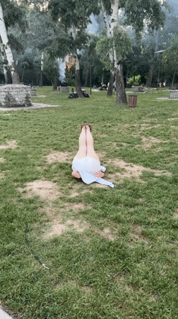 Park hangout and drinks captured in Belgrade suburb