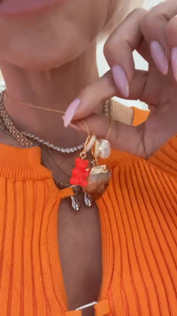 Woman documents jewelry shopping experience at Dubai Mall