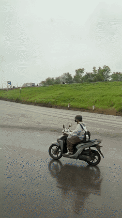Rainy night traffic scene captured in Hanoi