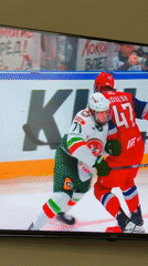 Saint Petersburg resident captures TV hockey, window decoration scenes