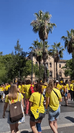 Morning activity along La Rambla and Barcelona's city center