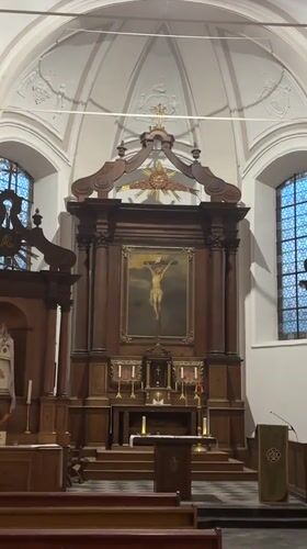 Durbuy at dusk: church interiors, river views, moonlit old town