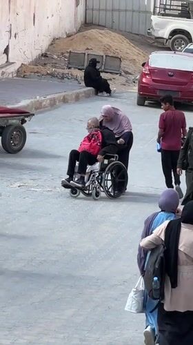 Morning street life documented in Khan Yunis