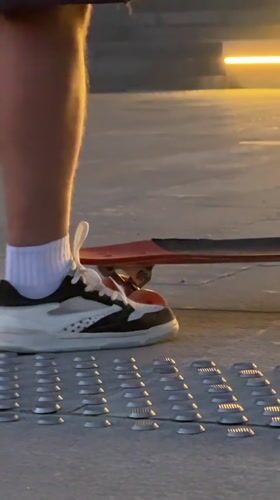 Skateboarding and sunset gathering at Kazan riverfront draws young crowds