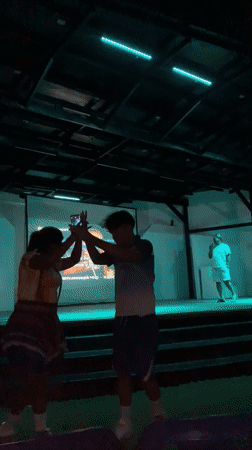 Late-night karaoke performance draws crowd at Venezuelan outdoor theater