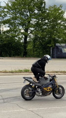 Motor stunts performed in Pleven parking lots Saturday afternoon