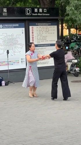 Public dancing observed in Beijing's Xicheng District square