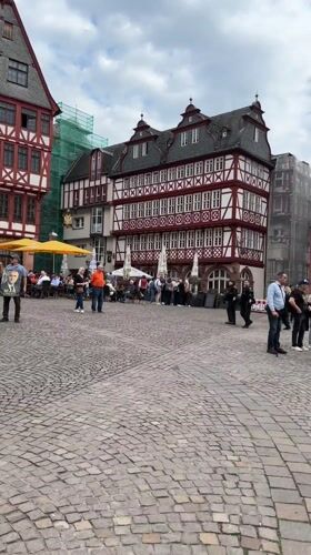 Iranian flag demonstration held in Frankfurt's historic Romerberg square