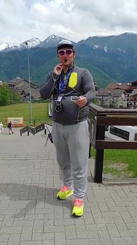 Man in athletic wear spotted on walkway in Estosadok