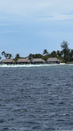 Tourist captures overwater resort footage near Malé, Maldives