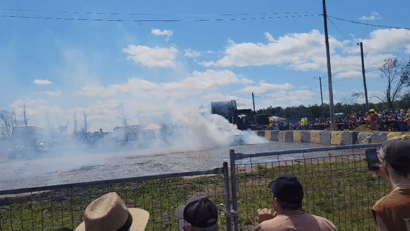 Demolition derby draws big crowd in Saint-Chrysostome, Quebec
