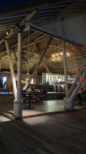 Evening dining and scenic viewpoints captured in Nusa Penida