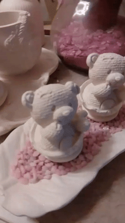 Unpainted ceramic figurines and decorative pieces on display in Wedel