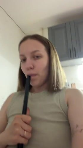 Woman vaping indoors captured in Reshetnikovo, Russia